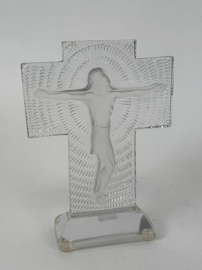LALIQUE, France.
Crucifix.
Pressed-molded...
