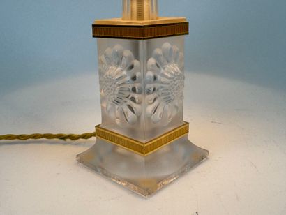 LALIQUE France.
Lamp base in partly satin-finished...
