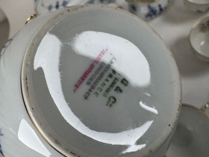 Porcelain lot including: 
-ROYAL COPENHAGEN.
Covered...