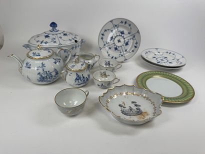 Porcelain lot including: 
-ROYAL COPENHAGEN.
Covered...