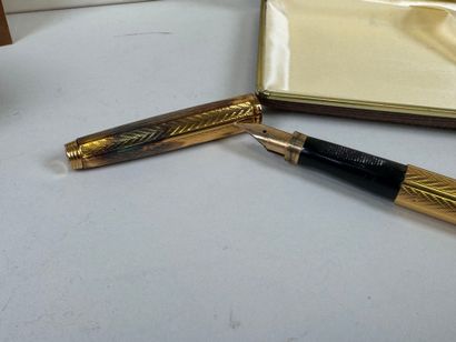 PARKER.
Gilt silver or vermeil fountain pen,...