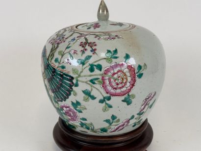 ASIA, 20th century.
Polychrome porcelain...