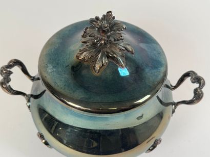 Covered vegetable dish or small soup tureen...