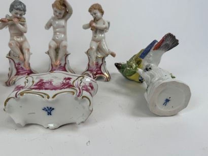 CAPODIMONTE. 
4 small subjects and a small...