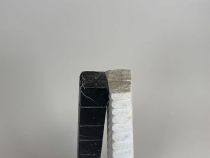 School, XXth.
IVRE LIVRE.
Two-tone marble...