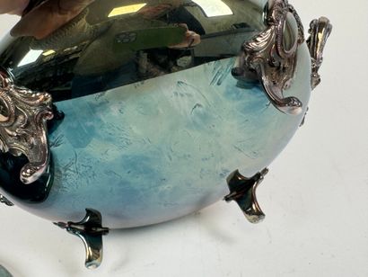 Covered vegetable dish or small soup tureen...