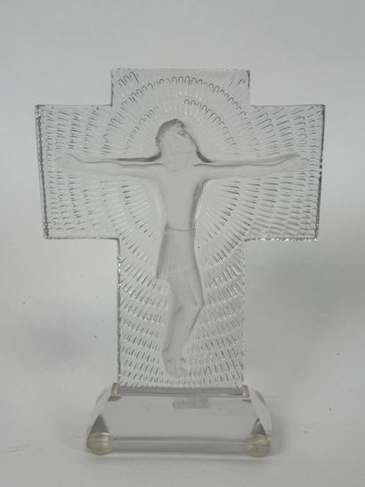 LALIQUE, France.
Crucifix.
Pressed-molded...