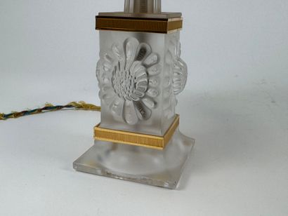 LALIQUE France.
Lamp base in partly satin-finished...