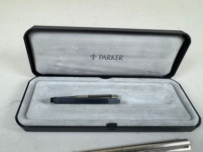 Lot including:
- S.T. DUPONT in Paris.
Silver-plated...