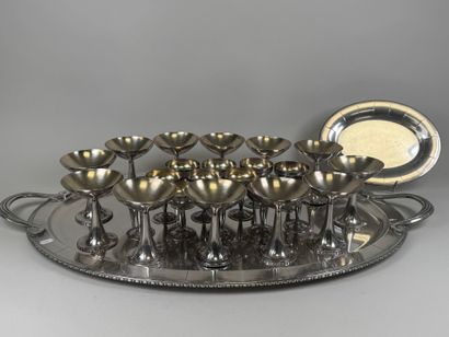 Silver-plated champagne service comprising...