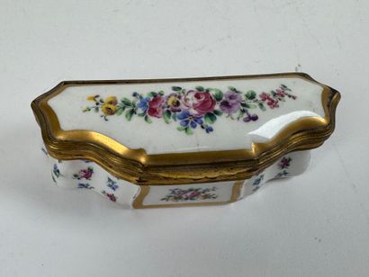 Porcelain box or small polychrome and gold...