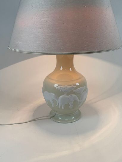 A. RAYNAUD & Cie.
Large porcelain lamp decorated...