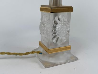 LALIQUE France.
Lamp base in partly satin-finished...