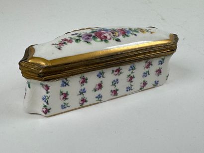 Porcelain box or small polychrome and gold...