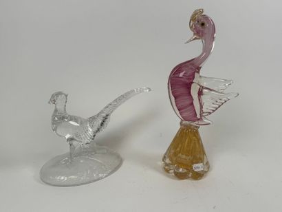 Lot including:
- MURANO, 20th century.
Bird.
Moulded,...