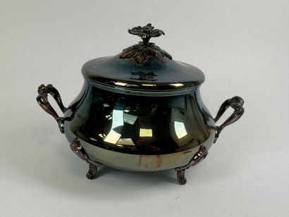 Covered vegetable dish or small soup tureen...