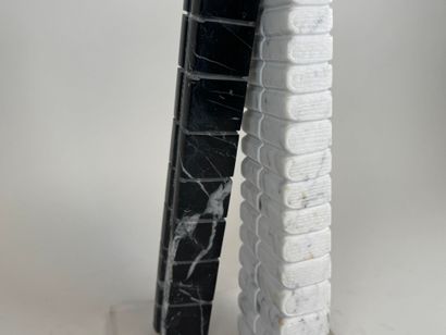 School, XXth.
IVRE LIVRE.
Two-tone marble...