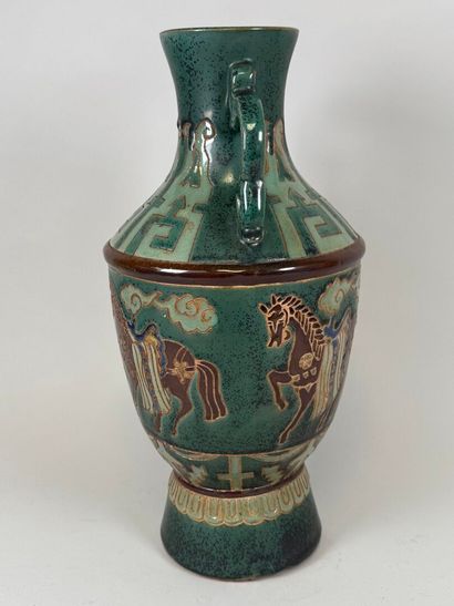 VIETNAM, 20th century.
Large polychrome ceramic...