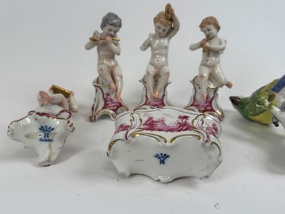 CAPODIMONTE. 
4 small subjects and a small...