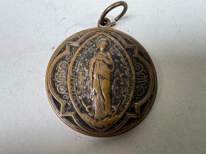 Lot of 9 bronze and silver medals.
19th century.
D....