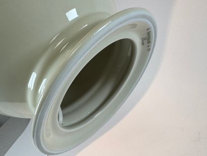 A. RAYNAUD & Cie.
Large porcelain lamp decorated...