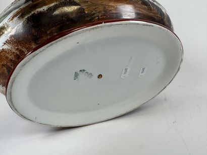 LUNEVILLE.
Large polychrome porcelain jardinière...