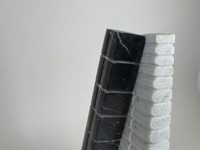 School, XXth.
IVRE LIVRE.
Two-tone marble...