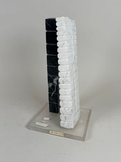 School, XXth.
IVRE LIVRE.
Two-tone marble...