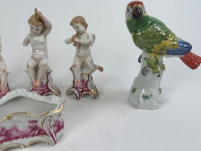 CAPODIMONTE. 
4 small subjects and a small...