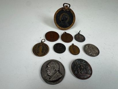 Lot of 9 bronze and silver medals.
19th century.
D....