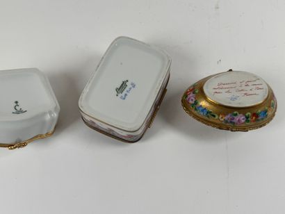 LE TALLEC in Paris. 
Small egg-shaped bonbonnière...