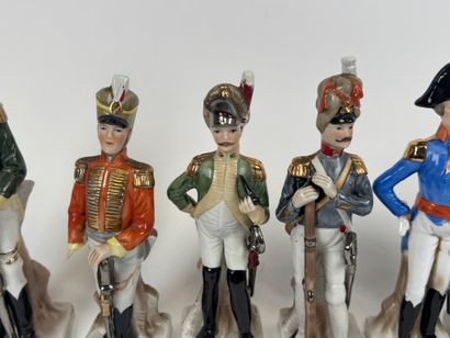 Collection of 7 polychrome and gold porcelain...