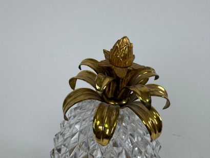 Pineapple-shaped bonbonnière in cut crystal,...