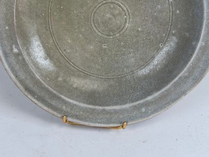 IRAN.
Hollow ceramic dish with green patina.
D....
