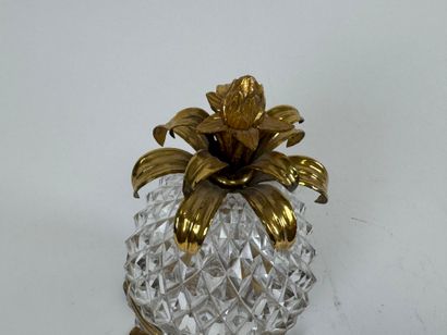 Pineapple-shaped bonbonnière in cut crystal,...