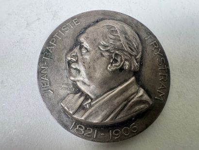 Lot of 9 bronze and silver medals.
19th century.
D....