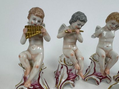CAPODIMONTE. 
4 small subjects and a small...