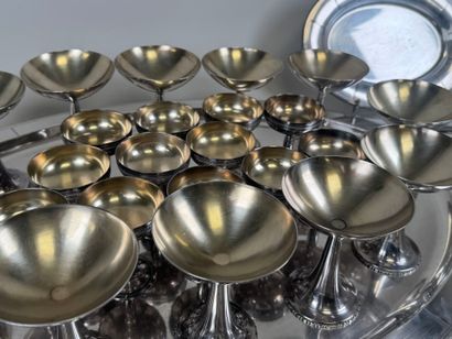 Silver-plated champagne service comprising...
