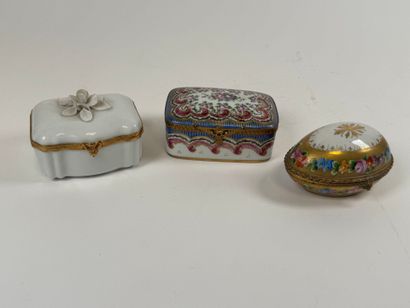 LE TALLEC in Paris. 
Small egg-shaped bonbonnière...