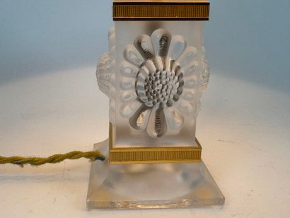 LALIQUE France.
Lamp base in partly satin-finished...