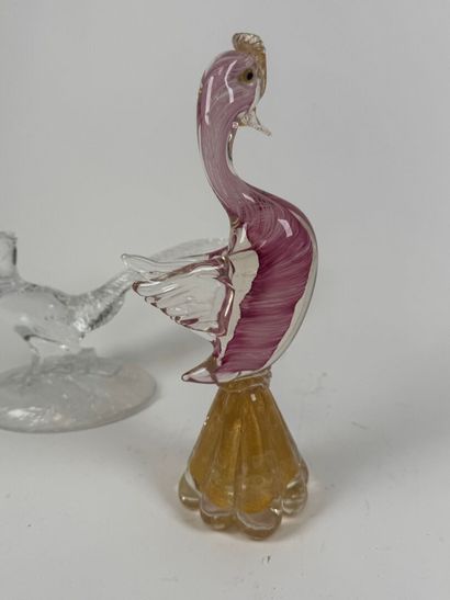 Lot including:
- MURANO, 20th century.
Bird.
Moulded,...
