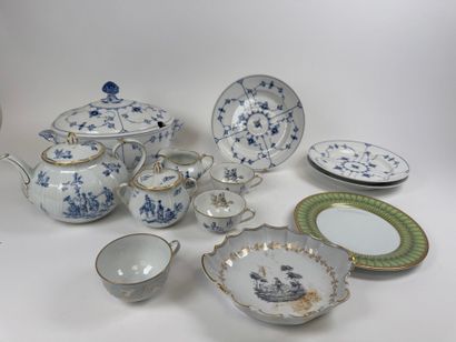 Porcelain lot including: 
-ROYAL COPENHAGEN.
Covered...