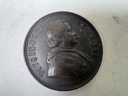 Lot of 9 bronze and silver medals.
19th century.
D....