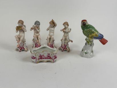 CAPODIMONTE. 
4 small subjects and a small...