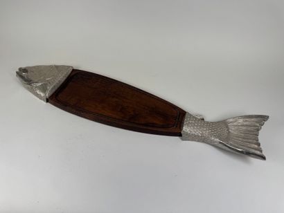 Large metal and wood fish dish.
L. 89 cm...