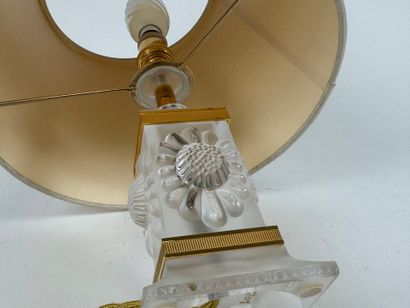 LALIQUE France.
Lamp base in partly satin-finished...