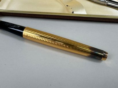 PARKER.
Gilt silver or vermeil fountain pen,...