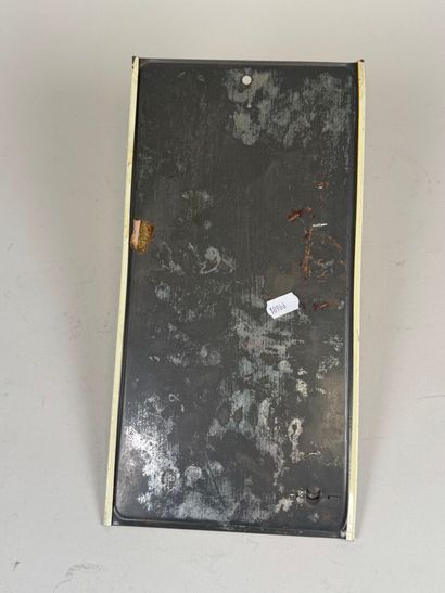 PER' LUSTUCRU.
Rectangular thermometer plate...
