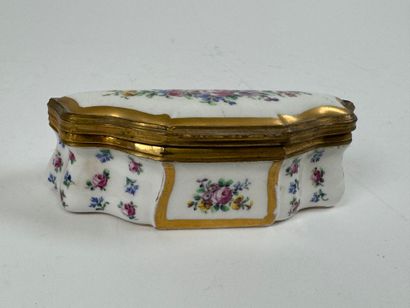 Porcelain box or small polychrome and gold...