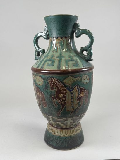 VIETNAM, 20th century.
Large polychrome ceramic...